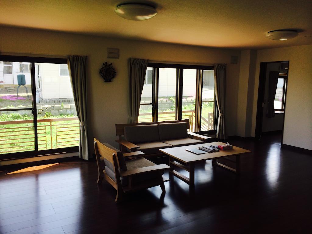Вилла Kashiwa House Фурано Номер фото
